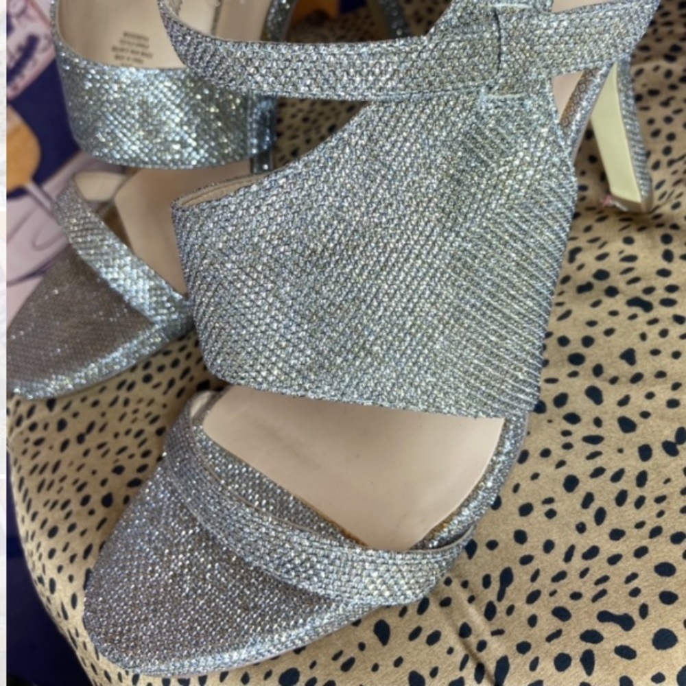 ✨Guess Sparkly Heels 🧚🏼‍♂️‍‍ - Picture 2 of 8